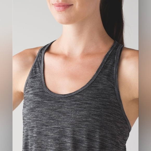 Lululemon Essential Tank Heathered Black Size 6-8 - Picture 2 of 6